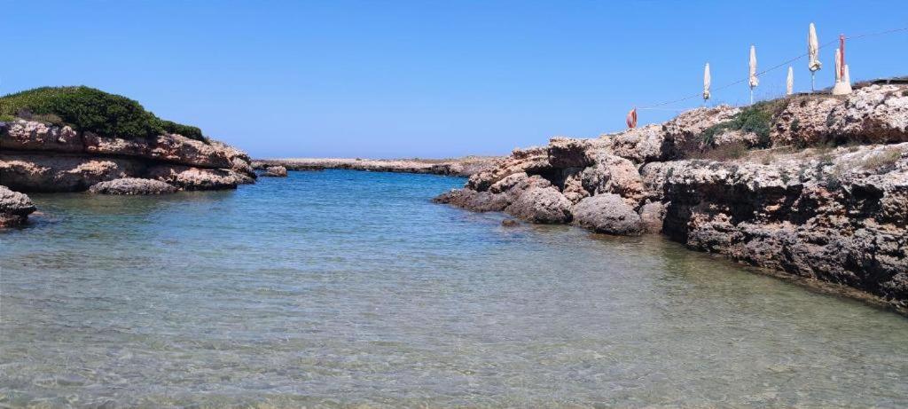 Hotel Scoglio Degli Achei Торе Санта Сабина Екстериор снимка