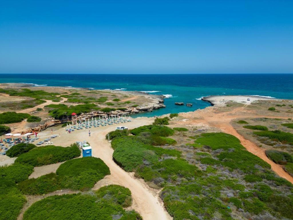 Hotel Scoglio Degli Achei Торе Санта Сабина Екстериор снимка