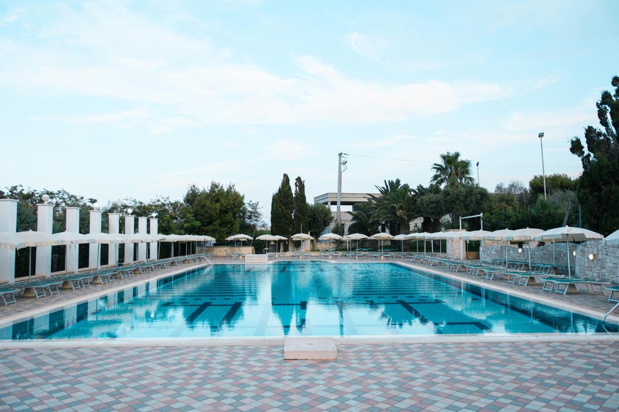Hotel Scoglio Degli Achei Торе Санта Сабина Екстериор снимка
