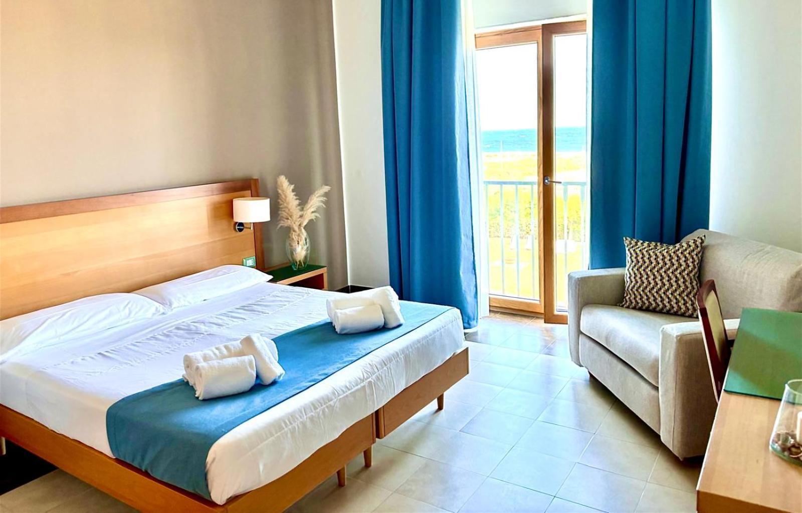 Hotel Scoglio Degli Achei Торе Санта Сабина Екстериор снимка